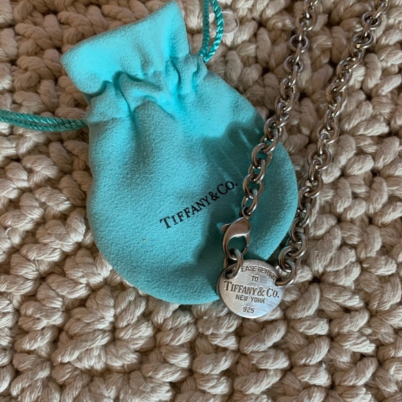 Authentic Tiffany & Co. Oval Tag Choker Necklace - Picture 5 of 6